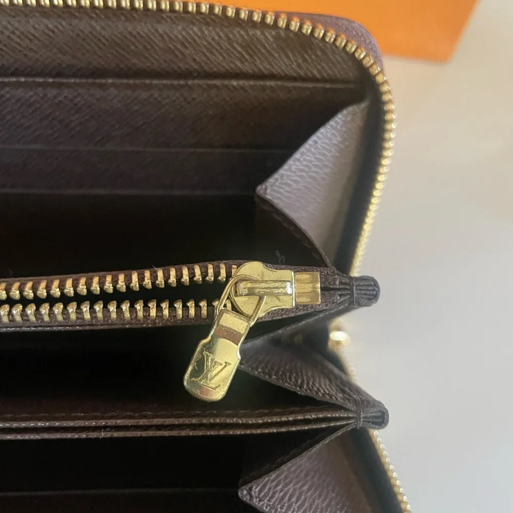 Louis Vuitton Zippy Wallet - Picture 8 of 11